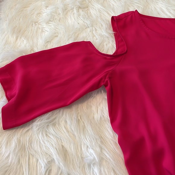 New York & Company Cold Shoulder Top - Picture 2 of 6